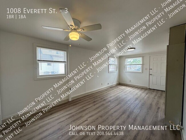 Building Photo - 1008 Everett St