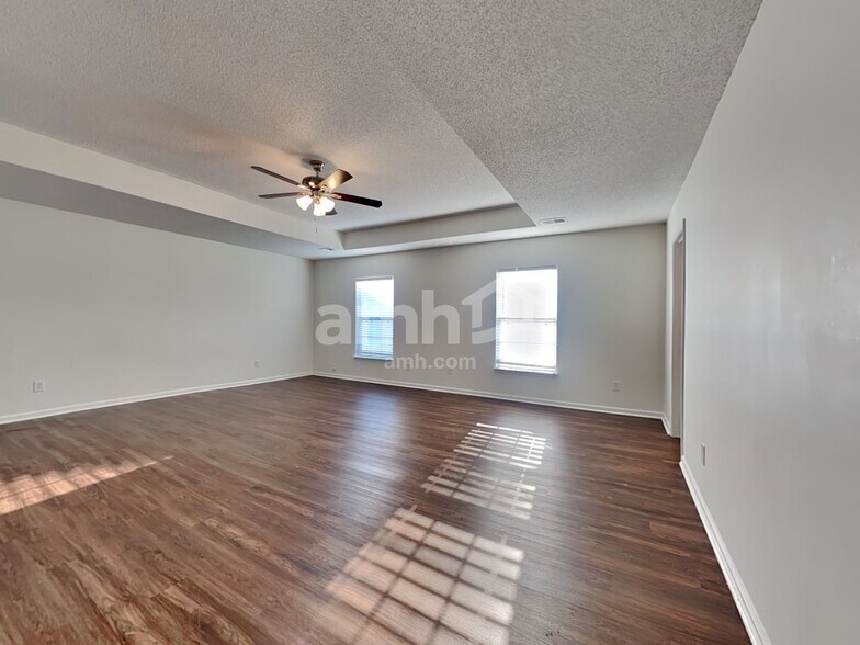 Building Photo - 170 Southport Dr