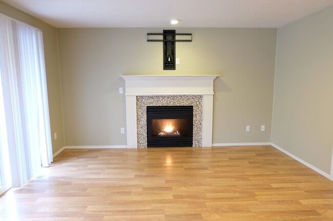 Building Photo - !!!HALF MONTH RENT FREE!!!? Beautifully Updated Home in a Peaceful, Highly Desirable Fisher’s Lan...