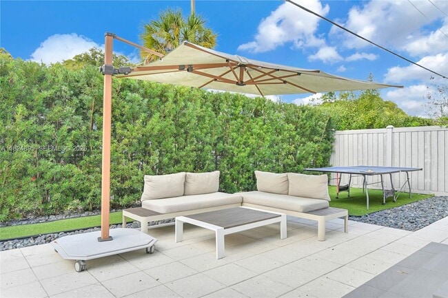 Building Photo - 150 NE 50th St