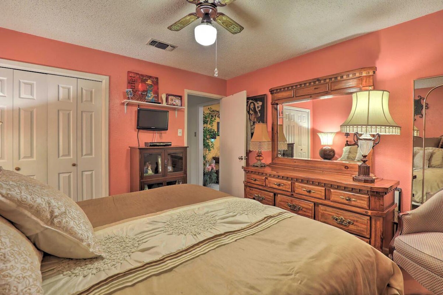 Building Photo - 2109 Woodside Dr