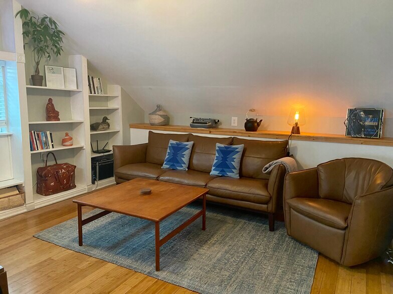 Living room with lots of shelving - 1610 22nd St
