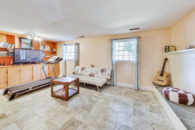 Building Photo - Nice SF 4bed+ 3 bath / close to Metro