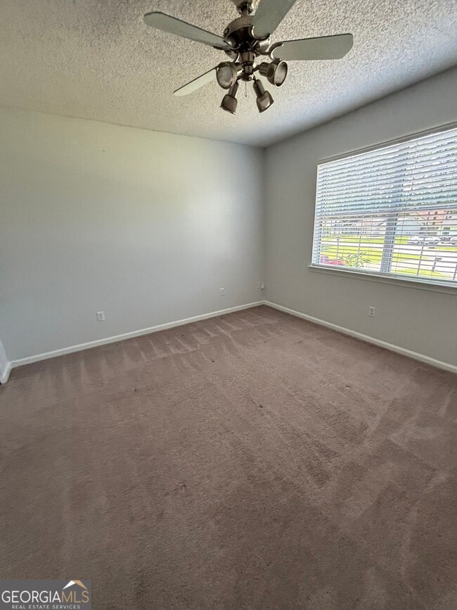 Building Photo - 303 Foxwood Dr