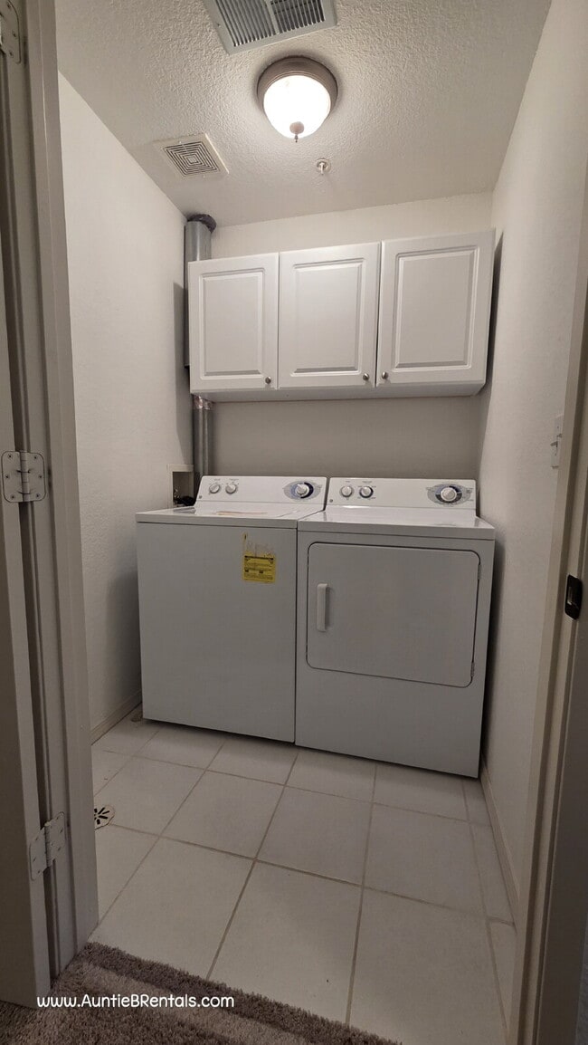 Building Photo - 3-Bedroom Upper-Level Condo in Historic Downtown Stillwater