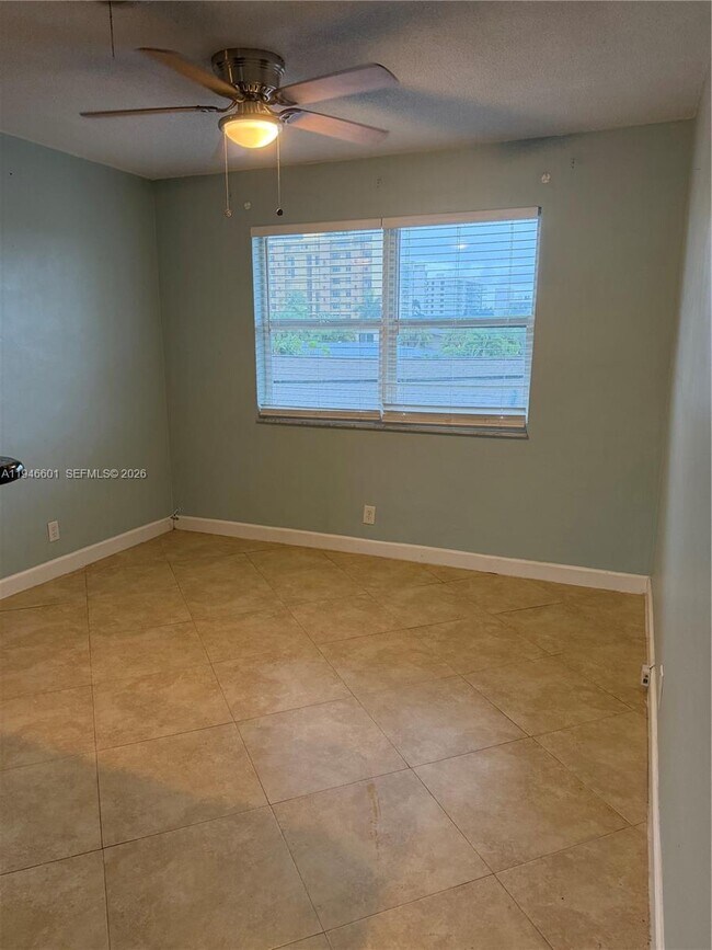 Building Photo - 3212 NE 10th St