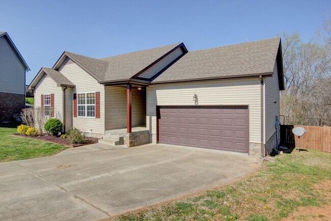 Building Photo - Sweet 3 bed 2 bath.  Cat friendly.