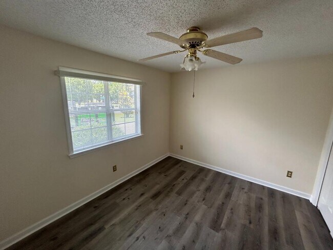 Building Photo - 1201 Formby Ct