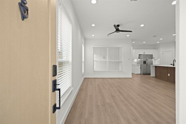Building Photo - 2711 Sunrise Breeze Dr