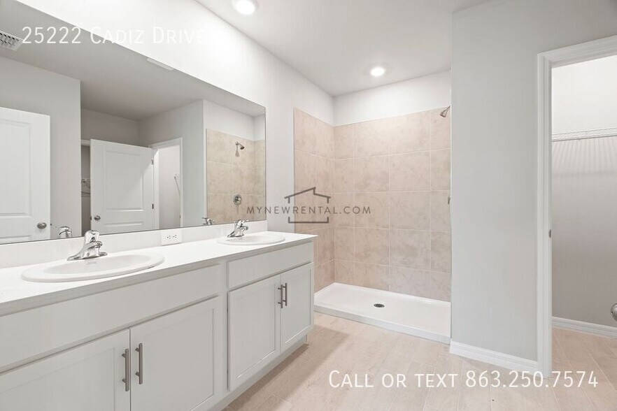 Building Photo - 25222 Cadiz Dr