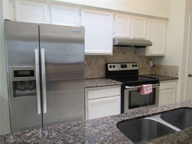 Building Photo - 2425 Augusta Dr