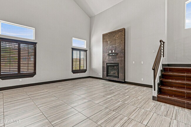 Building Photo - 12744 Midland Ct