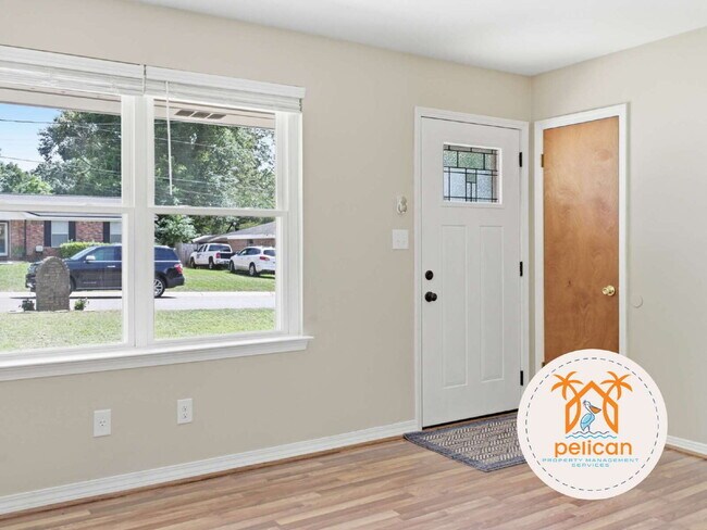 Building Photo - "Charming 3-Bedroom Retreat on Deedra Avenue - Spacious Living at 1325 Sq Ft in Pensacola!"