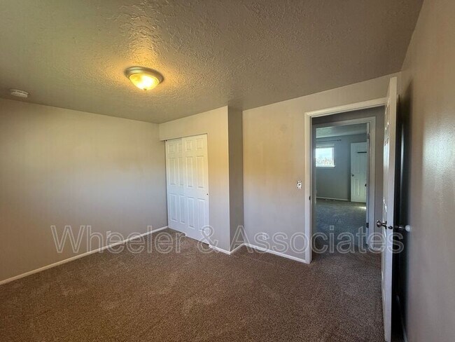 Building Photo - 2587 N 1450 E