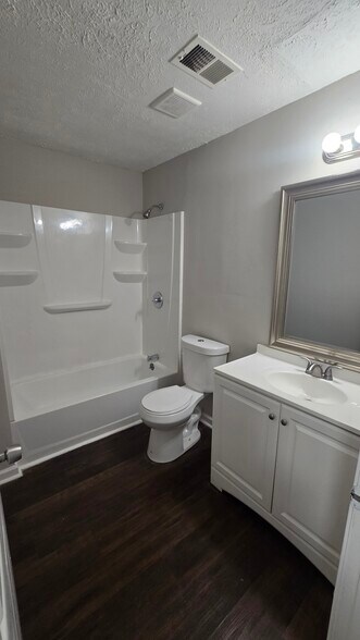 HALLWAY BATHROOM - 5991 Peco Ln