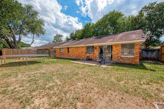 Building Photo - 2226 Gray Hawk Ln