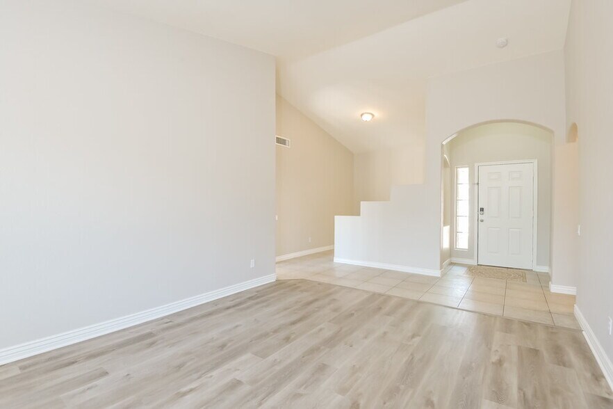 Building Photo - 9940 E Paseo San Bruno