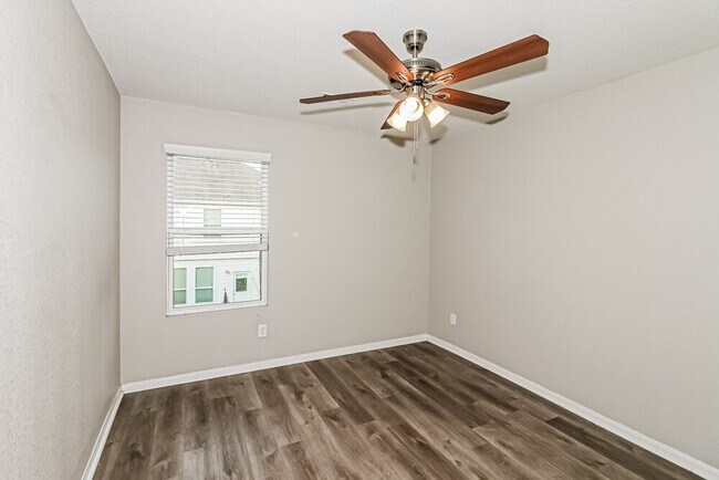 Building Photo - 17818 Aveleigh Ln
