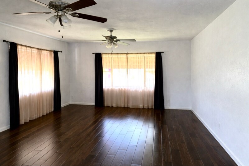 Building Photo - 714 E Eason Ave