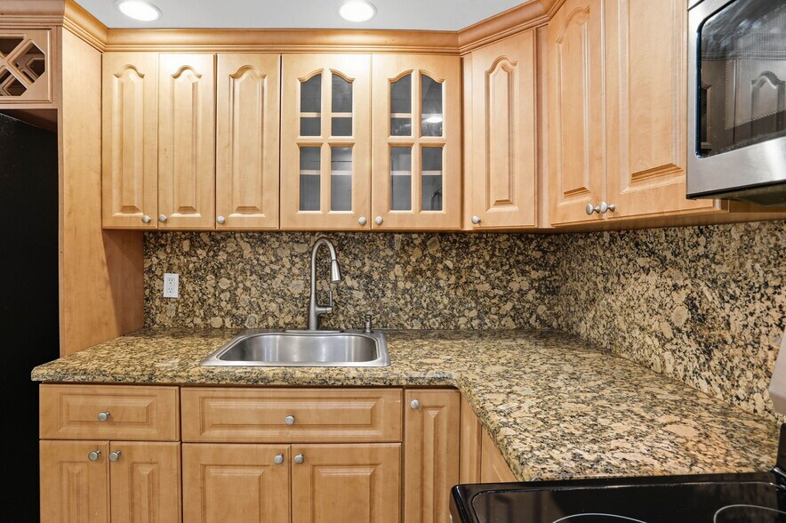 Building Photo - 800 West Ave