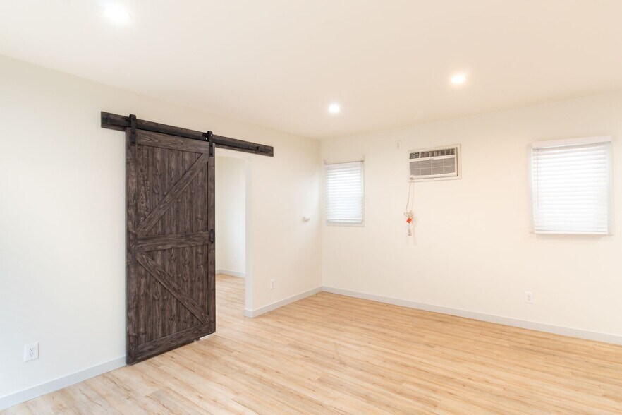 Building Photo - 1208 Daisy Ave