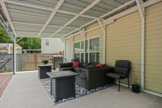 Building Photo - 421 Brawley Dr