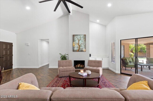 Building Photo - 10628 E Cinnabar Ave