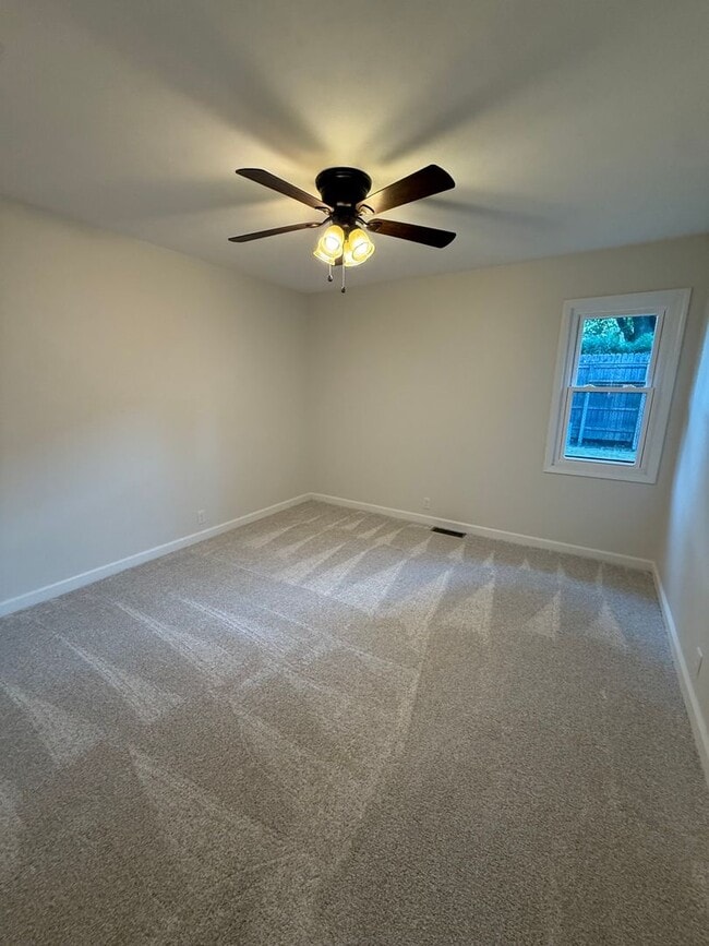 Building Photo - Completely renovated 4 bedroom home in Halteman