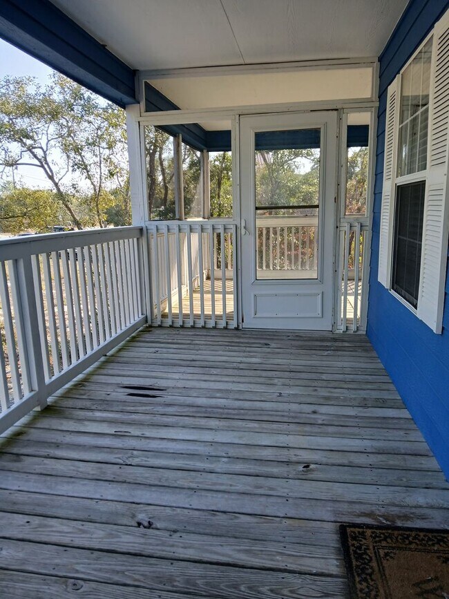 Building Photo - Charming Coastal Rental at Bald Point FL