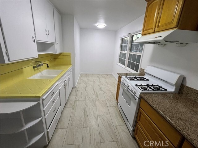 Building Photo - 230 S Fremont