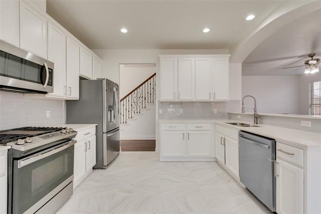 Building Photo - 3400 Oleander Dr