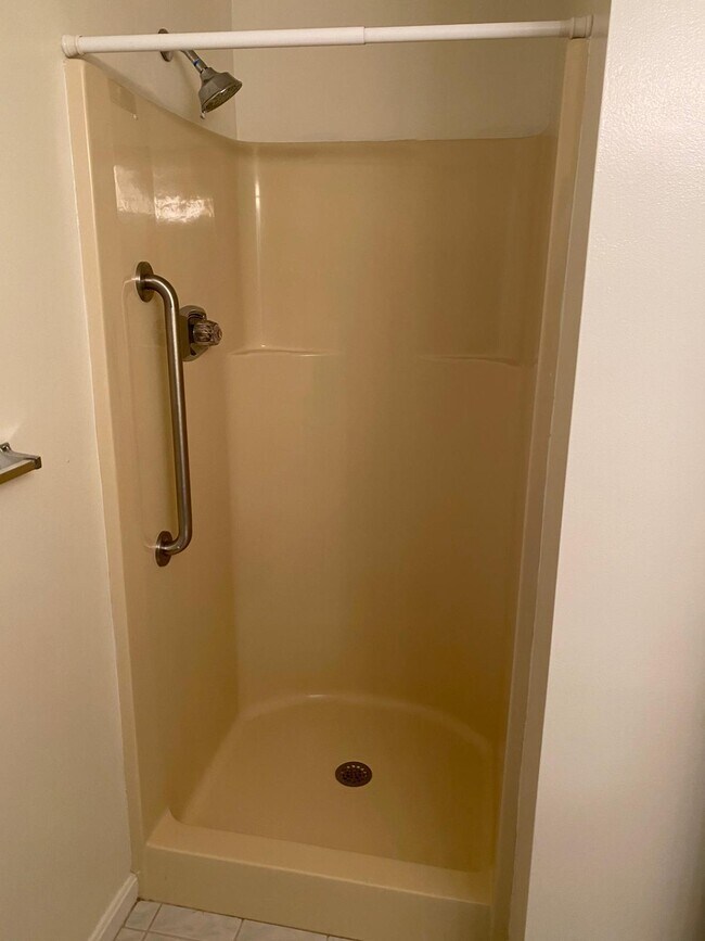 Building Photo - 255 North Rd