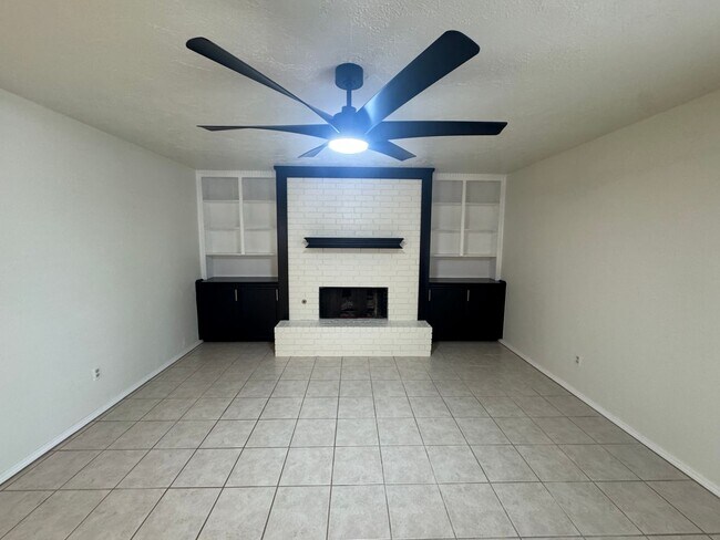 Building Photo - 200 off your move in before 10/15 ! Be Wow...