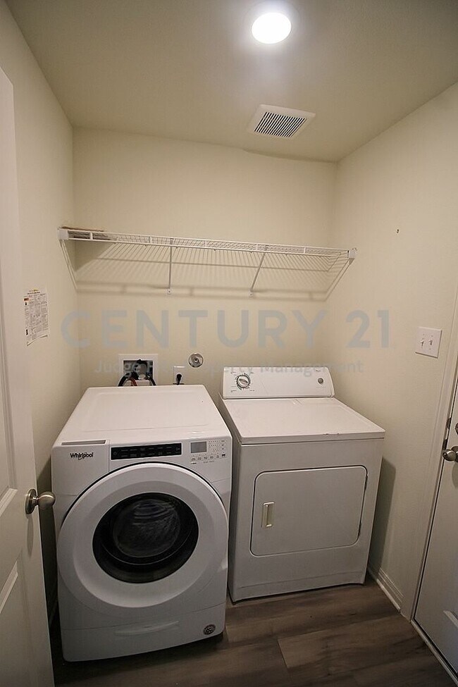 Building Photo - Charming 3/2/2 in Venus For Rent!