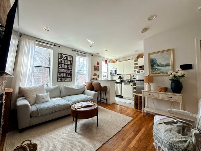 Building Photo - 62 Melrose St