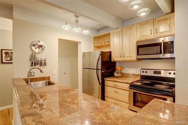 Building Photo - 675 S University Blvd