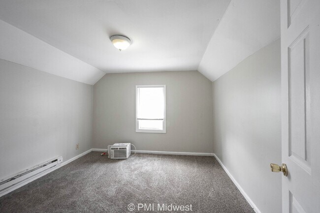 Building Photo - Charming 3-Bedroom Duplex with 2 Full Baths in Indianapolis - A Must See!