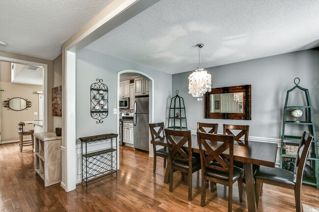 Building Photo - 6165 Pattingham Dr