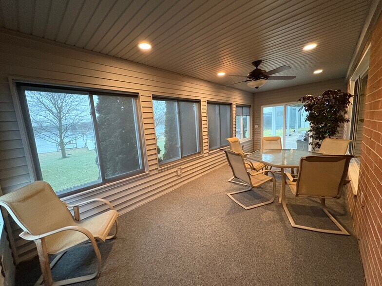 Screened-in Porch - 504 Burgess Dr
