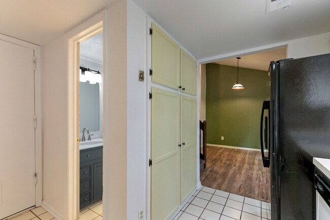 Building Photo - 1090 Sundering Dr