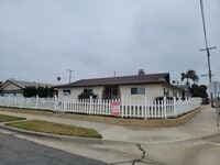 Building Photo - 4-Bed, 2.5-Bath House w/2-Car Garage & Pool