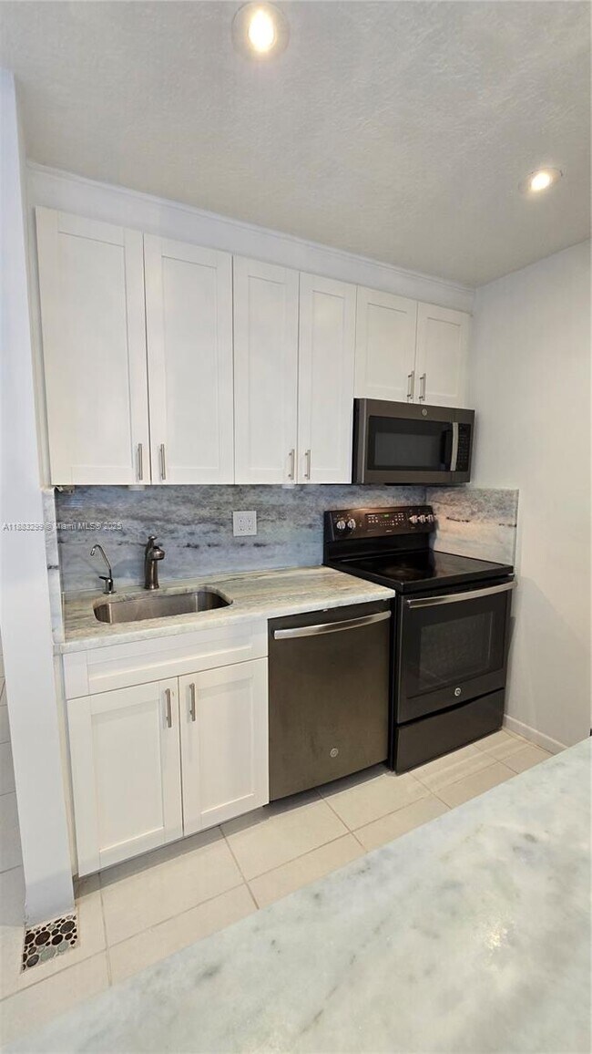Building Photo - 467 Golden Isles Dr