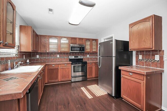 Building Photo - Spacious 3BD/2.5BA Home in Cabarrus Crossing!