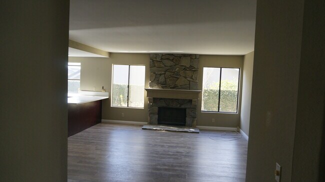 Building Photo - 16268 Glencove Dr