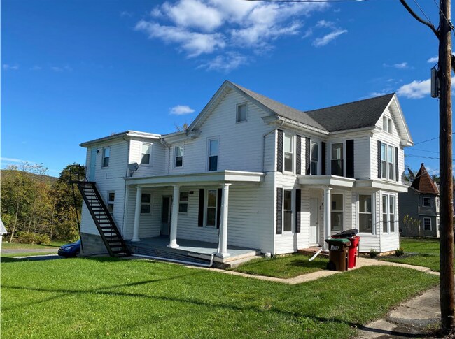 Primary Photo - 29 W Main St