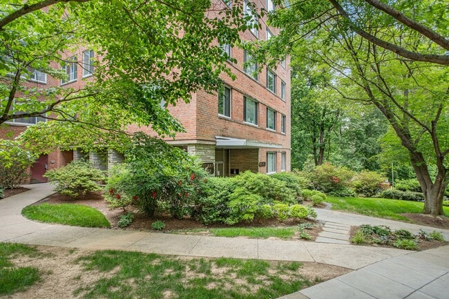 Building Photo - Glover Park Oasis