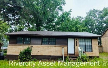 Building Photo - A Must See In Frayser!