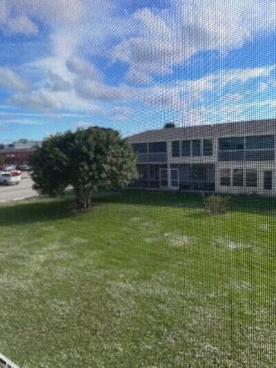 Building Photo - 37 Kingswood B