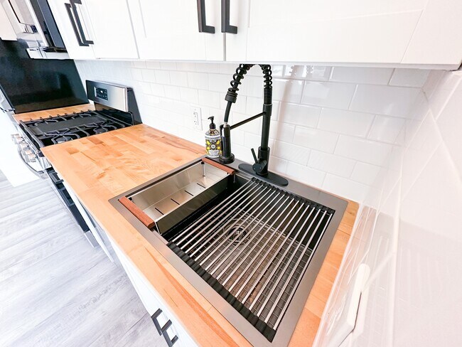 Building Photo - 23 Hewson Ave