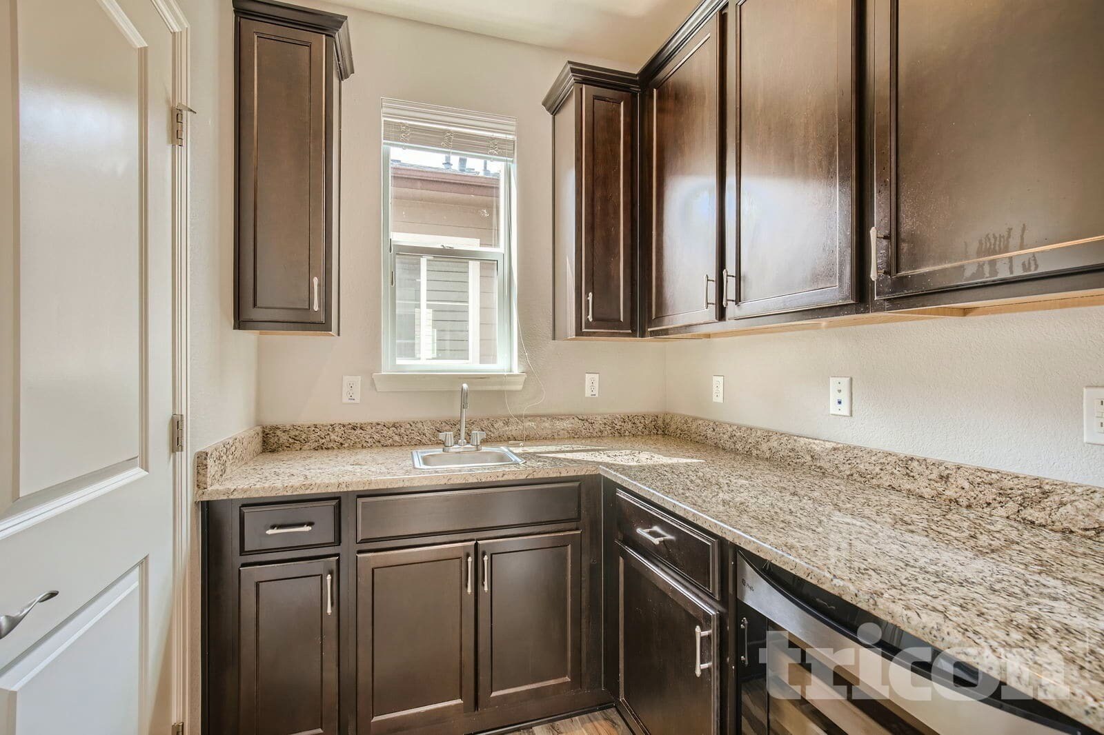 Building Photo - 9516 Juniper Way